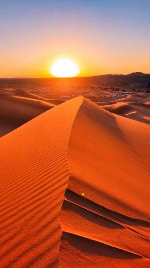 L'Homme Du Desert A Merzouga Exterior foto