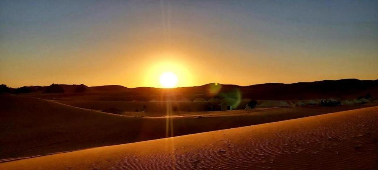 L'Homme Du Desert A Merzouga Exterior foto